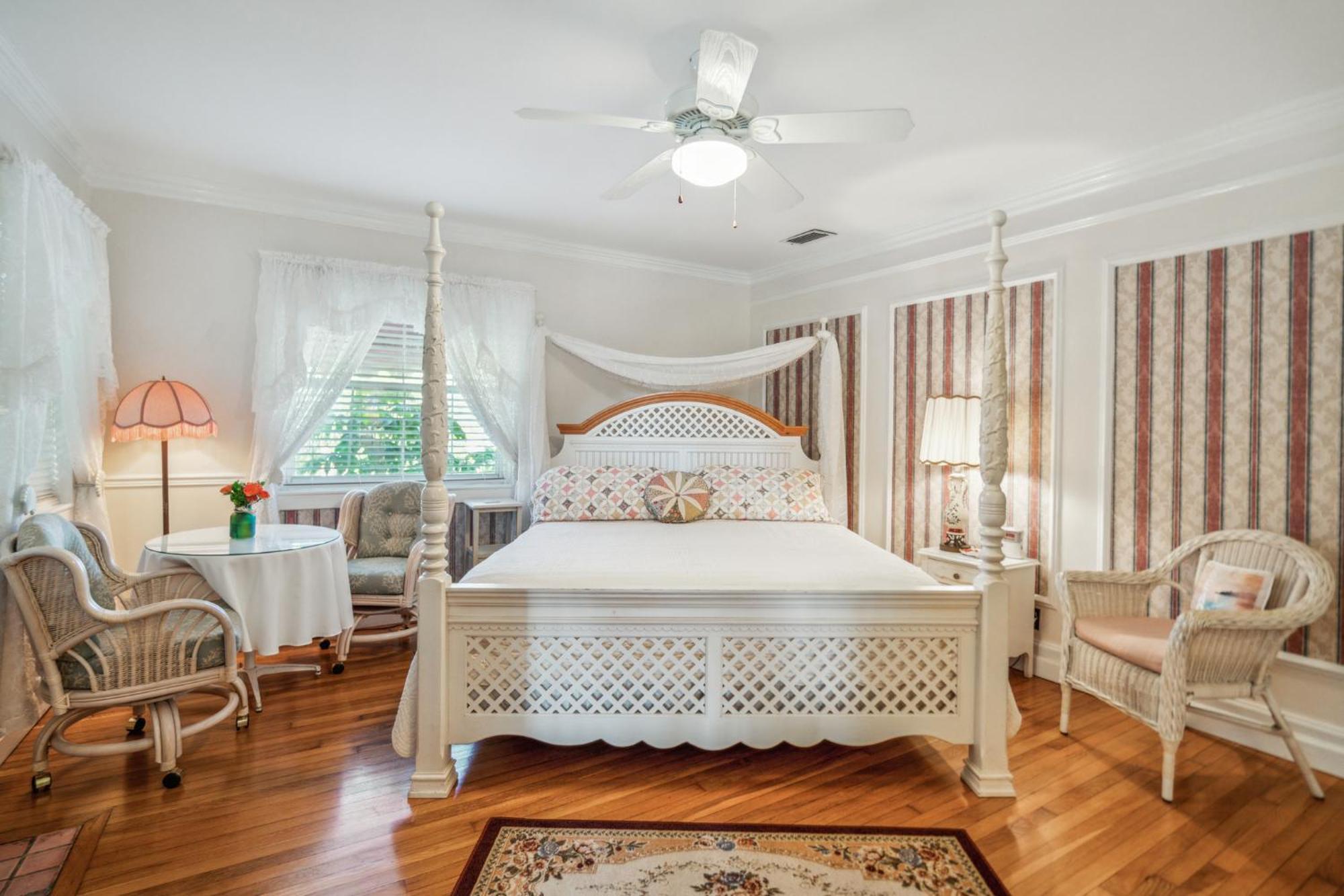 Banyan House Vacation Hotel 3*